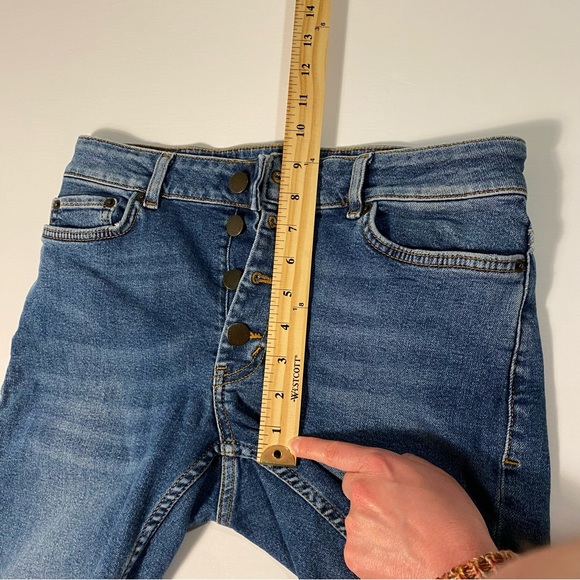 & Other Stories Los Angeles Atelier Blue Asymmetrical Hem Jean Shorts - Picture 11 of 12